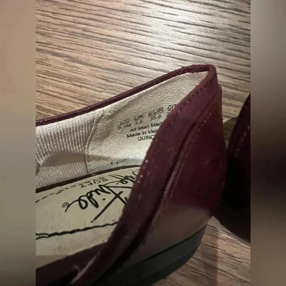 Life Stride Soft System Size 5.5 Ballet Flats Burgundy Cut Out Sides Pointed Toe